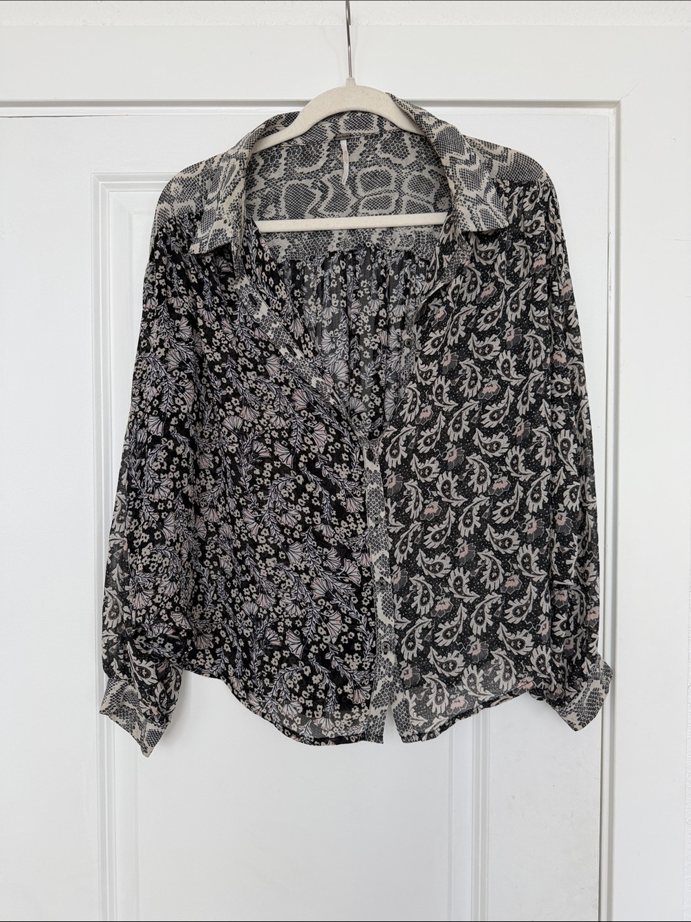 Free People Women’s Black & Cream Mixed Floral Button-Down Top